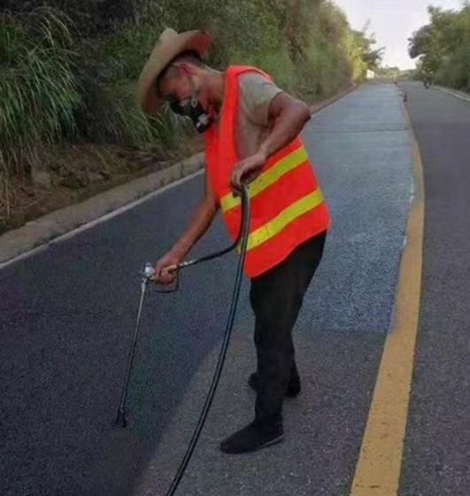 齐齐哈尔路面喷涂翻新彩色步道施工方案